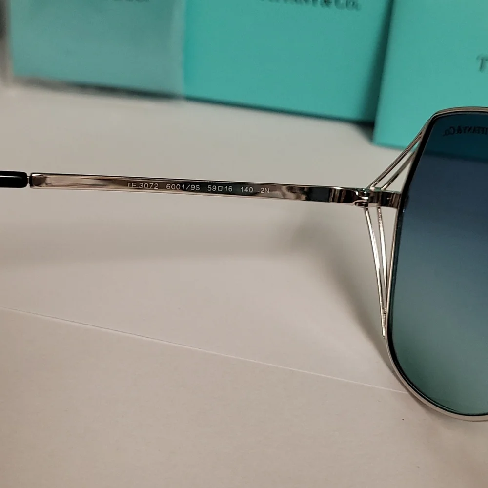 New 💯 Authentic Tiffany&co sunglasses 🕶  ❤️ 😍 💖 - Picture 6 of 8